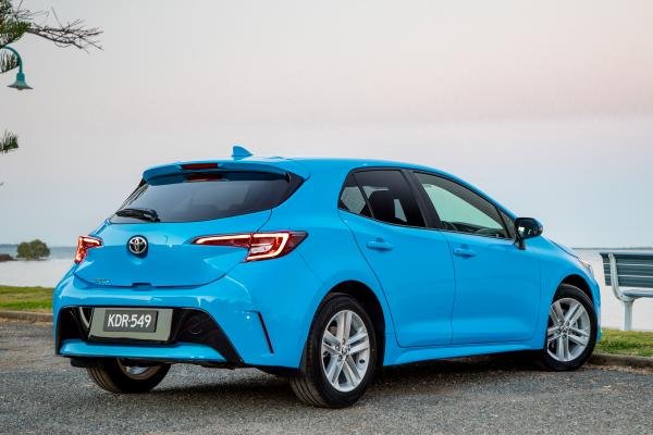 2toyotacorolla.jpg.5d2777e4cc8104649b047f402f7f5ec8.jpg