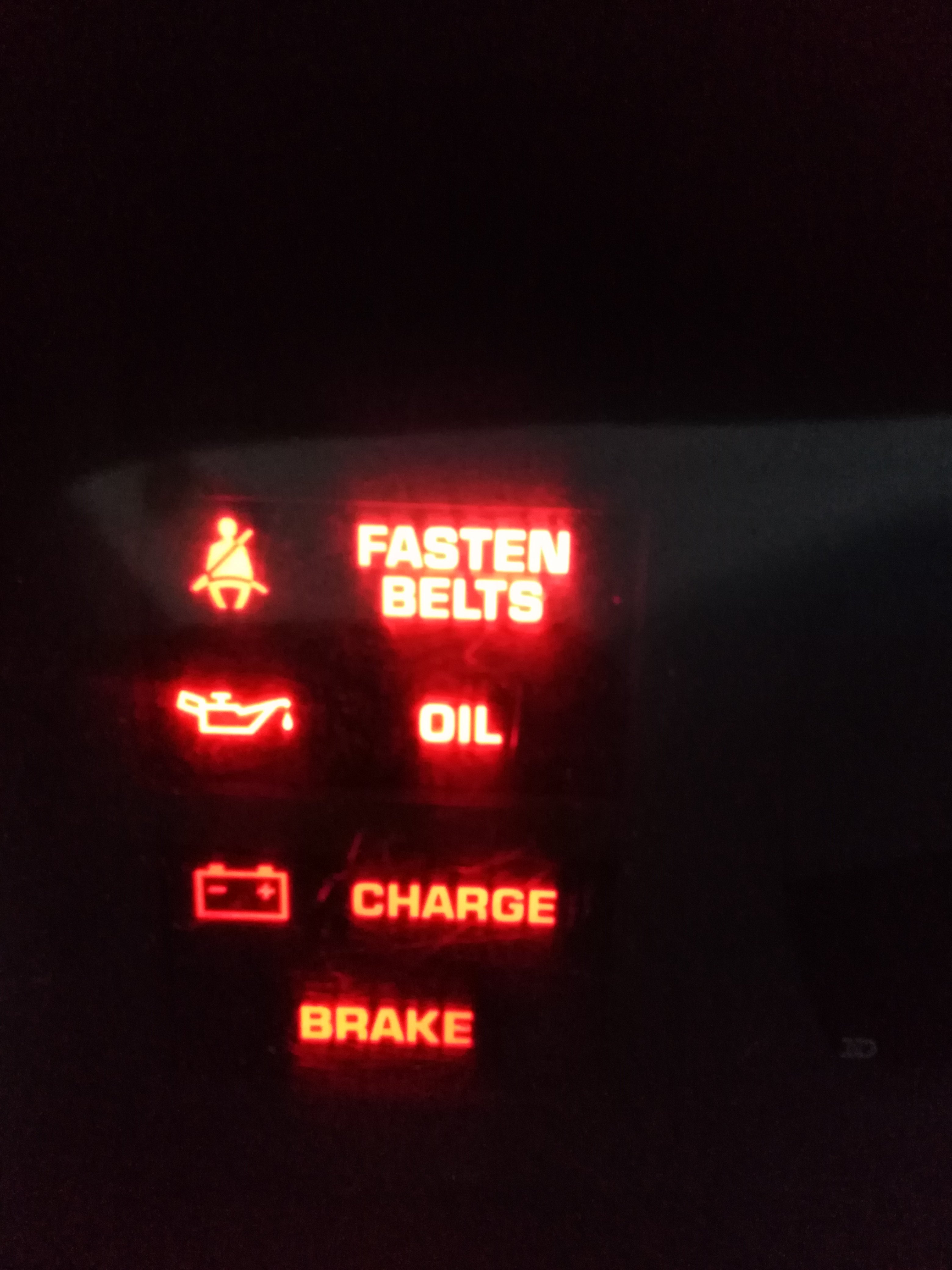 luz indicadora *fasten belts*