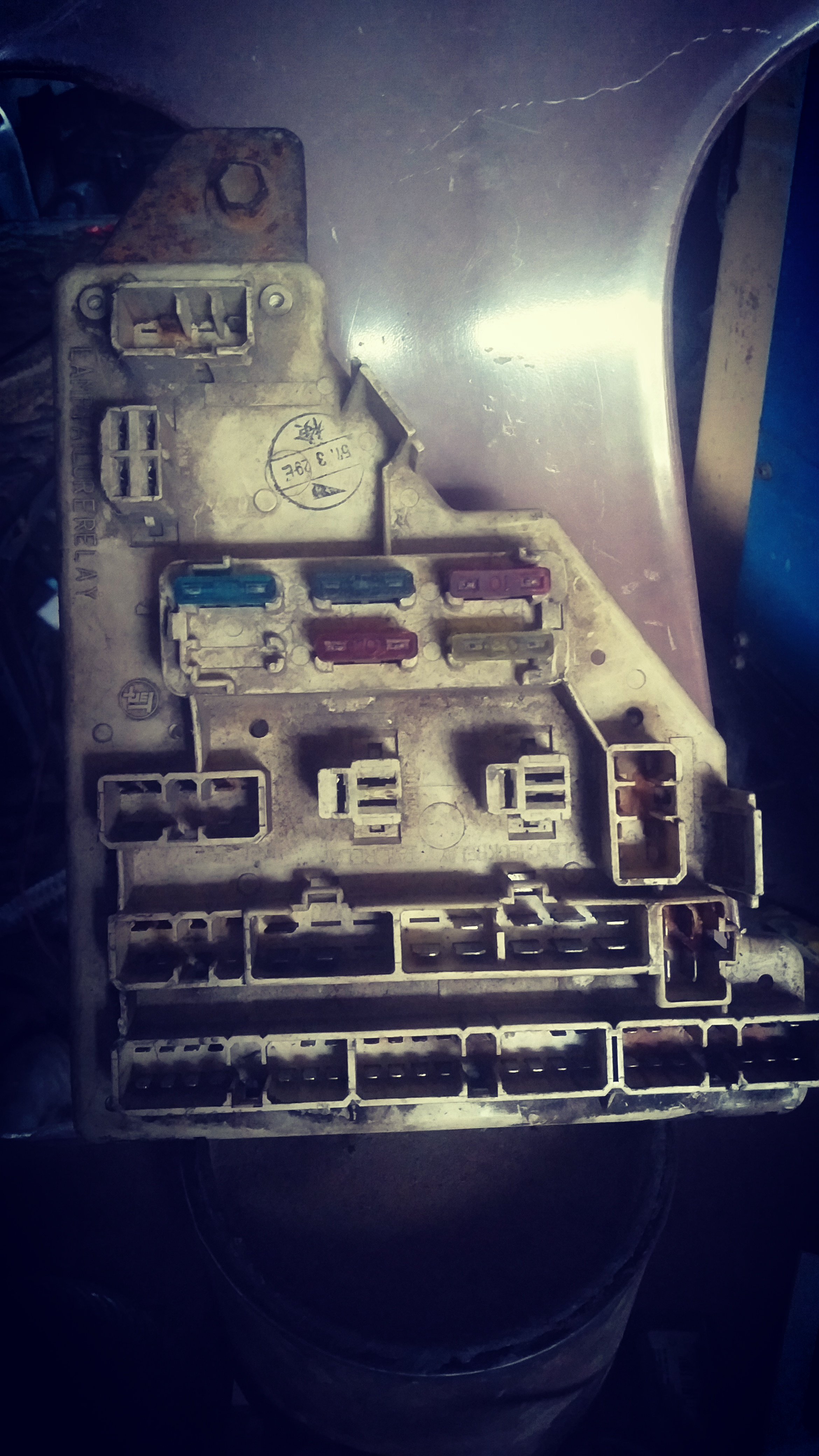 Why my dashboard fuse blow (ke70)
